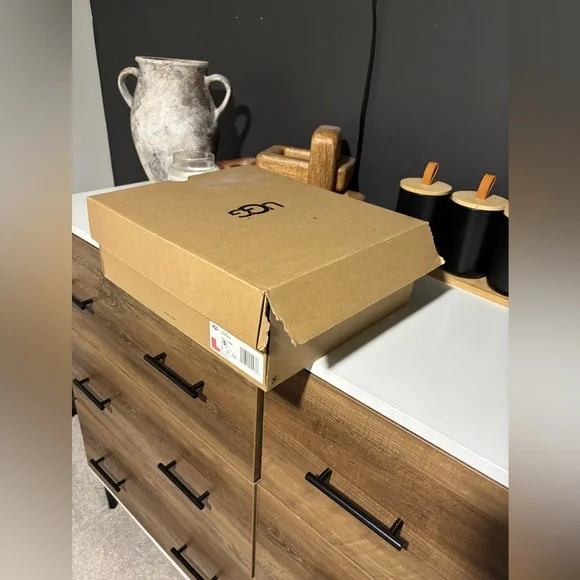 UGG Big Girls Coral Sheepskin Boots - Picture 10 of 10